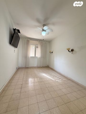 דירה, שדרות ג'יימס דה רוטשילד, קרית אליהו, חיפה