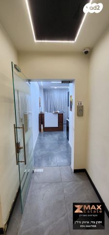 בניין משרדים, חולון