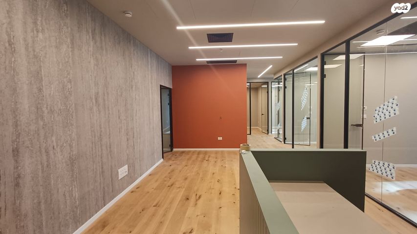 מונטיפיורי, הרכבת