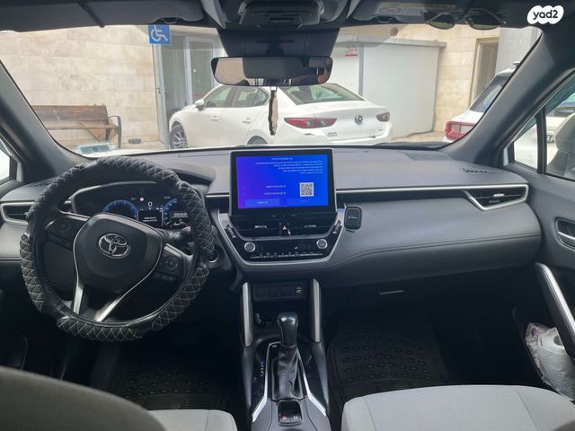 מודעת רכב טויוטה קורולה קרוס