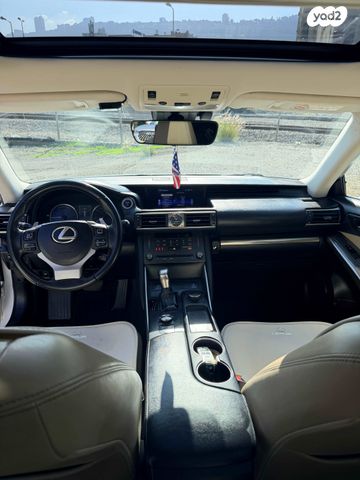 לקסוס IS
