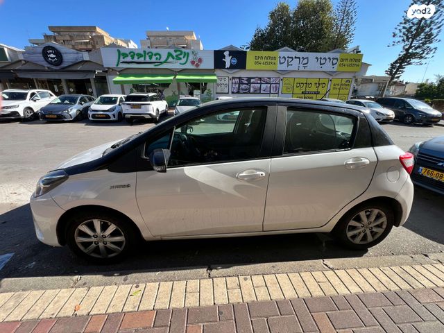 טויוטה יאריס