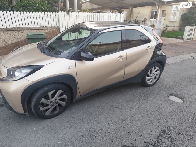 טויוטה אייגו X