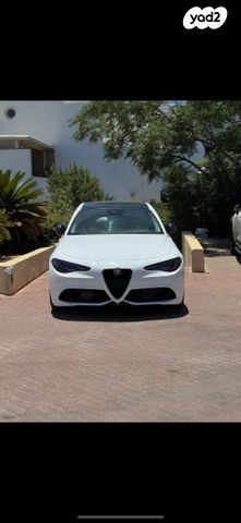 אלפא רומיאו ג'וליה