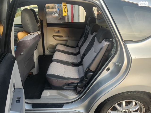 טויוטה פריוס פלוס