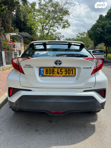 מודעת רכב טויוטה C-HR