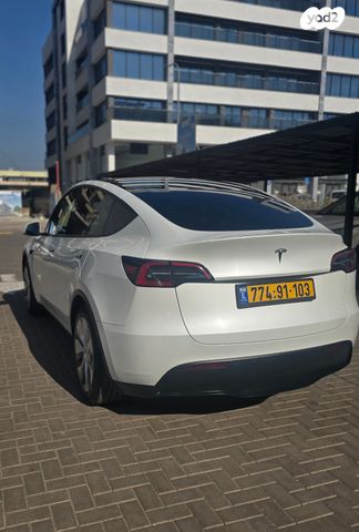 מודעת רכב טסלה מודל Y