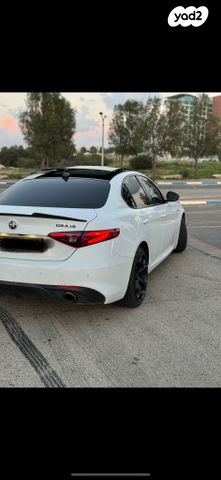 אלפא רומיאו ג'וליה