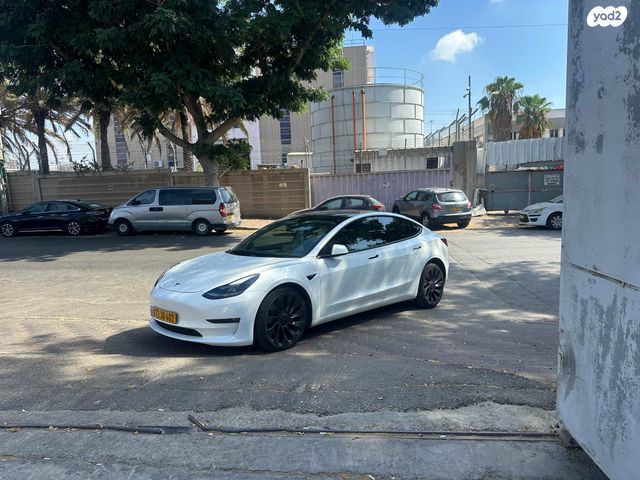 מודעת רכב טסלה מודל 3