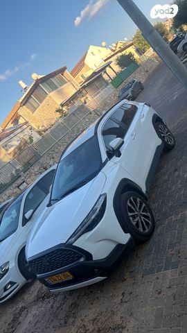 מודעת רכב טויוטה קורולה קרוס