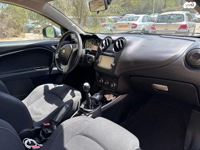 מודעת רכב אלפא רומיאו מיטו