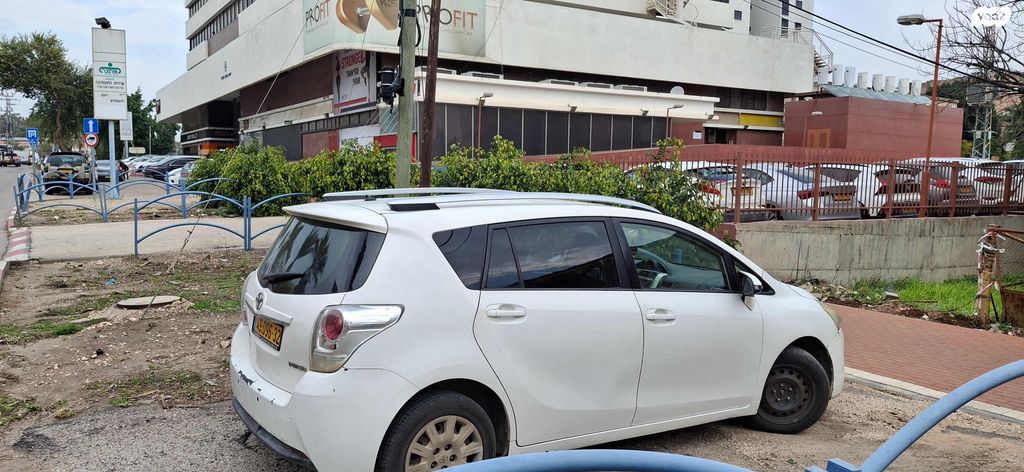 מודעת רכב טויוטה ורסו