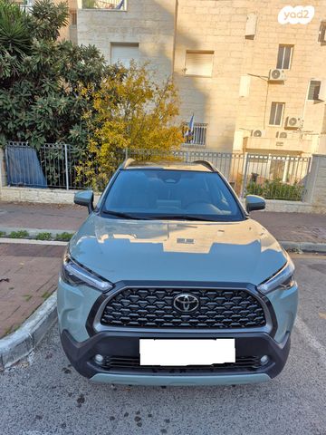 מודעת רכב טויוטה קורולה קרוס