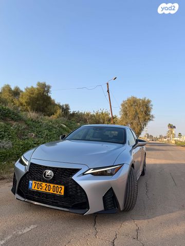לקסוס IS