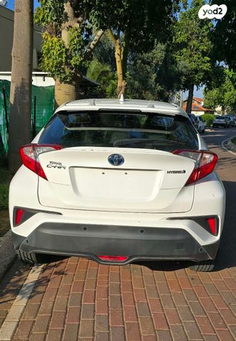 מודעת רכב טויוטה C-HR