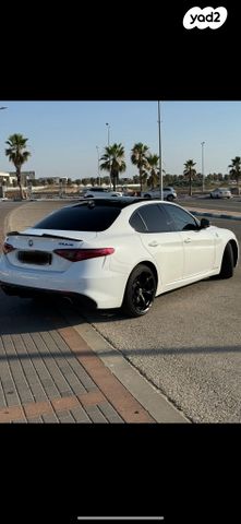 אלפא רומיאו ג'וליה