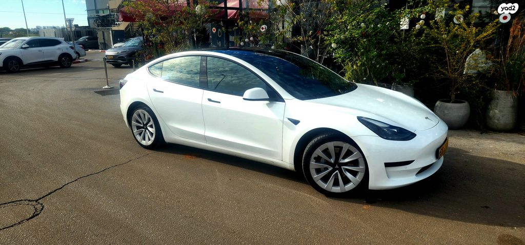 מודעת רכב טסלה מודל 3