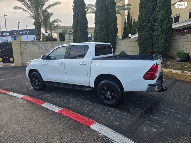 מודעת רכב טויוטה היילקס 1