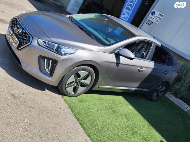 מודעת רכב אם ג'י EHS PHEV