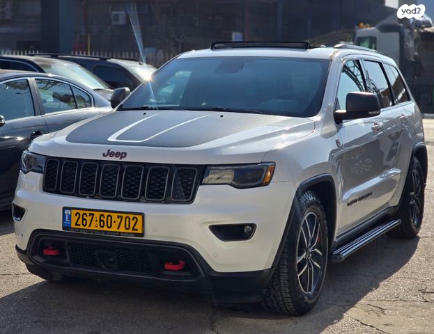 מודעת רכב ג'יפ גרנד צ'ירוקי