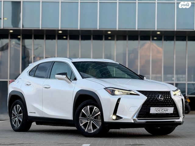 מודעת רכב לקסוס UX