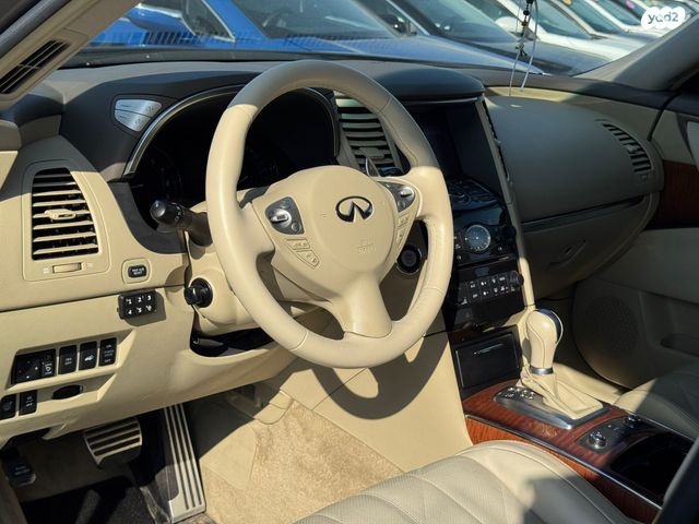 אינפיניטי QX70