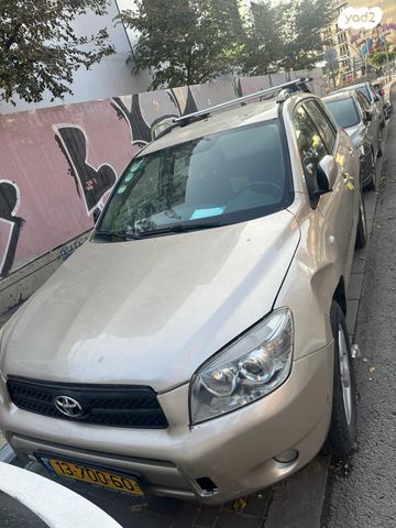 טויוטה RAV4