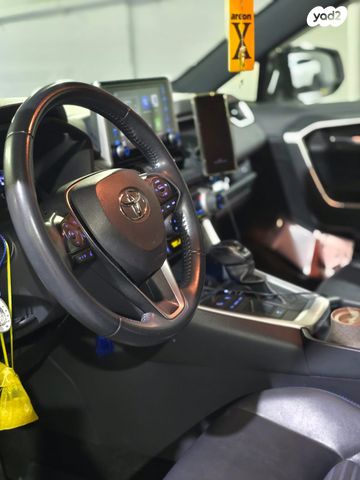 טויוטה RAV4