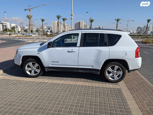 מודעת רכב ג'יפ קומפאס