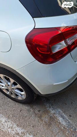 מרצדס-בנץ GLA