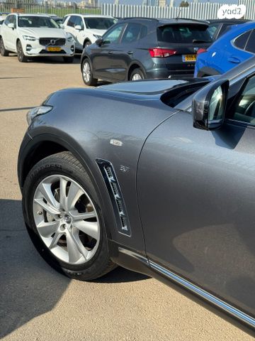 אינפיניטי QX70