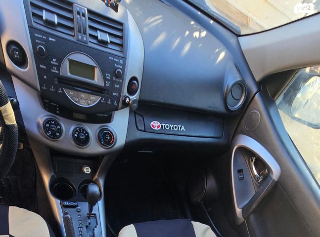 טויוטה RAV4