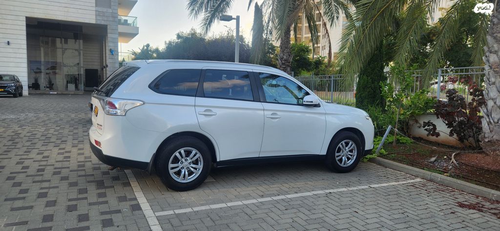 מיצובישי אאוטלנדר