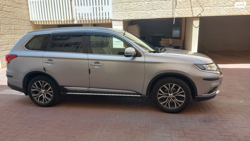 מיצובישי אאוטלנדר