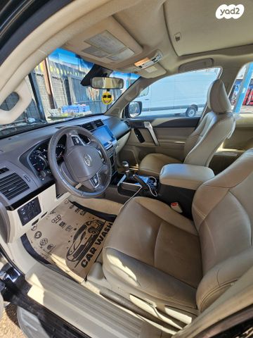 טויוטה לנד קרוזר