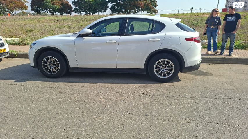 אלפא רומיאו סטלביו