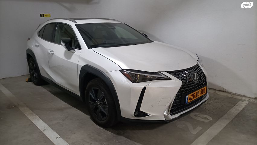 מודעת רכב לקסוס UX