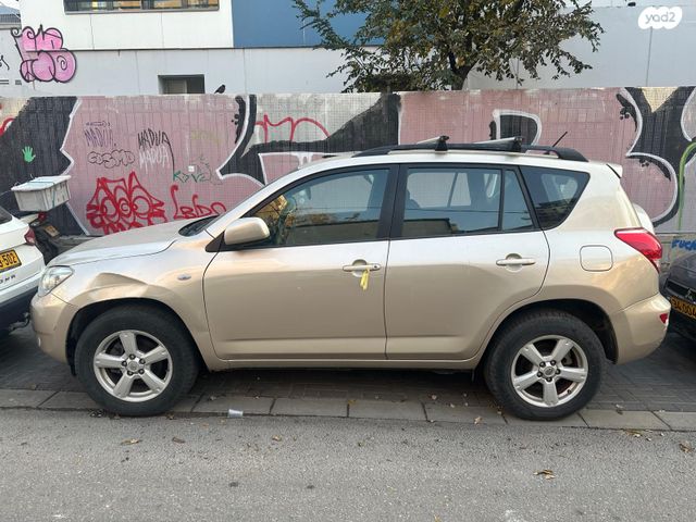 טויוטה RAV4