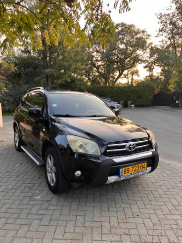 טויוטה RAV4