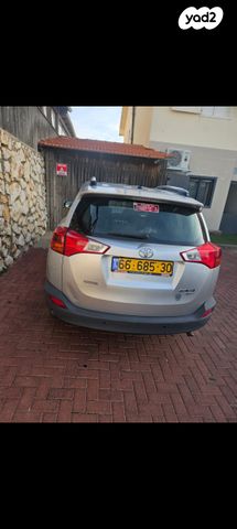 טויוטה RAV4