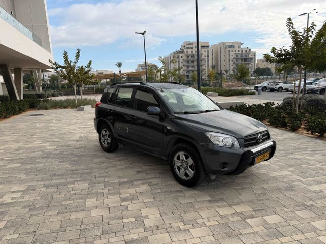 טויוטה RAV4