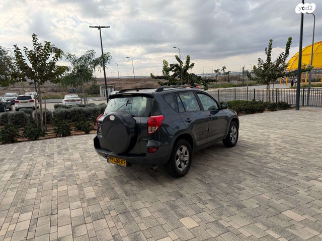 טויוטה RAV4