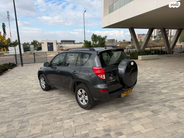 טויוטה RAV4