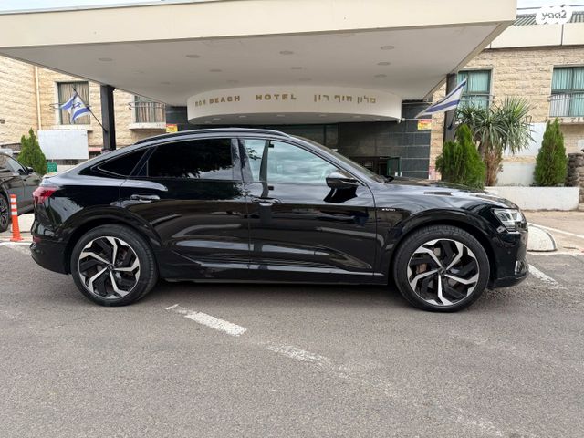 מודעת רכב אאודי E-tron