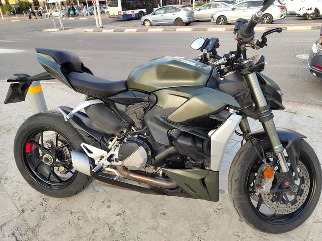 דוקאטי סטריטפייטר