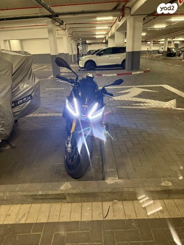 אפריליה טואונו V4