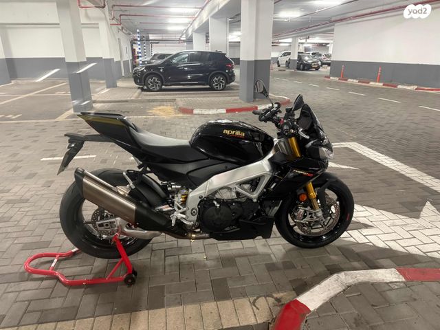 אפריליה טואונו V4