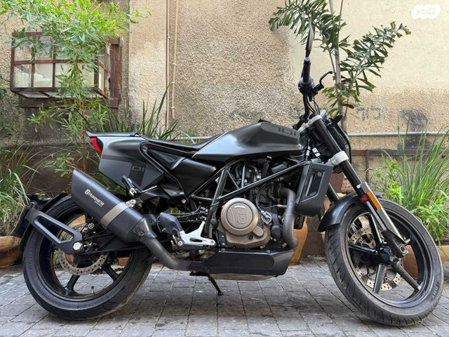 מודעת רכב הוסקוורנה SVARTPILEN 701