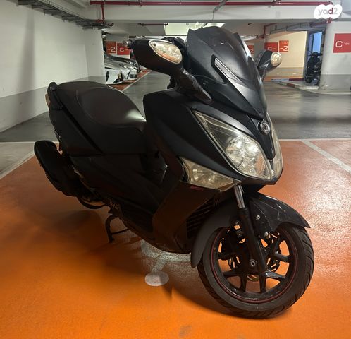 מודעת רכב סאן יאנג ג'וי-מקס 300 XI