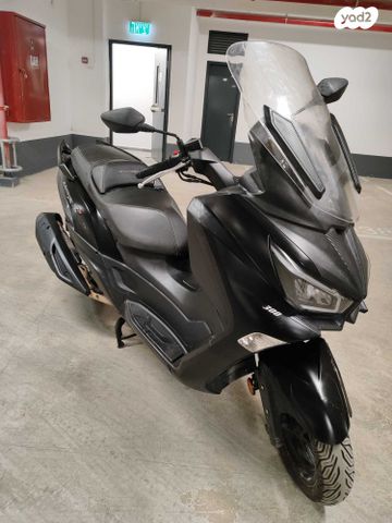 מודעת רכב סאן יאנג ג'וי-מקס Z-300